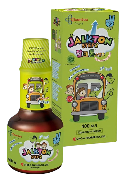 Jalkton Step 2 — yashil quti va 400 ml sirop shishasi, ustida maktab avtobusi rasmi